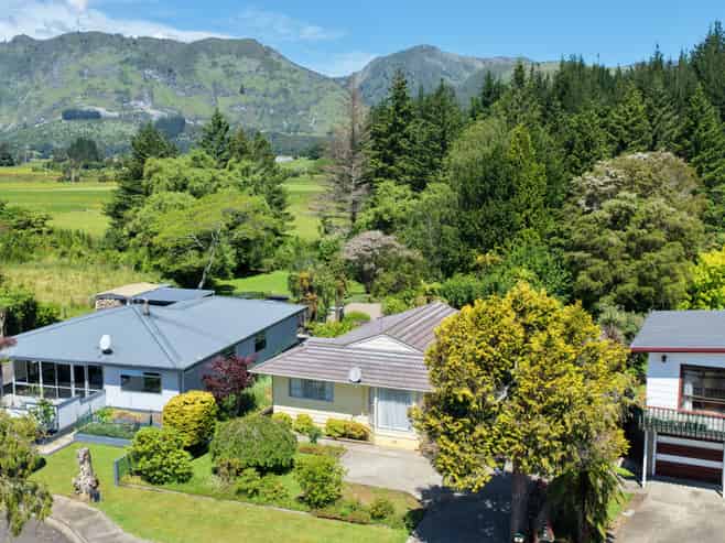 30 Sunbelt Crescent, Takaka