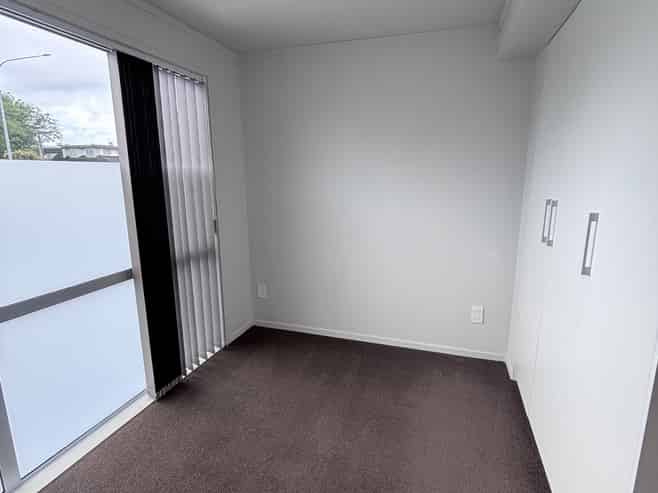 Live-work or Office in Epsom