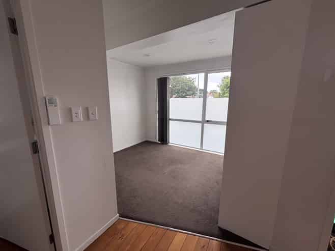 Live-work or Office in Epsom