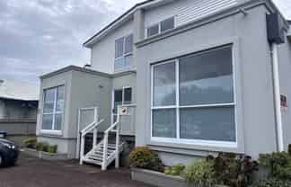 Live-work or Office in Epsom