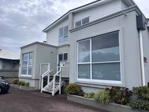 Live-work or Office in Epsom