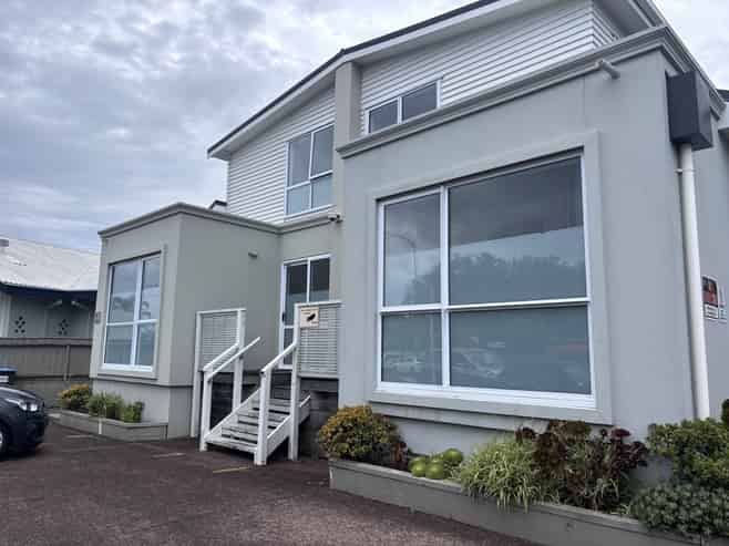 Live-work or Office in Epsom