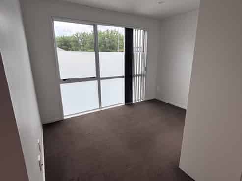 Live-work or Office in Epsom