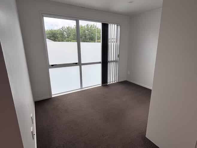 Live-work or Office in Epsom