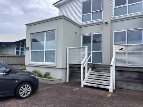 Live-work or Office in Epsom