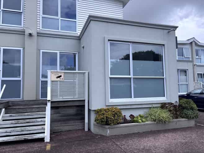 Live-work or Office in Epsom