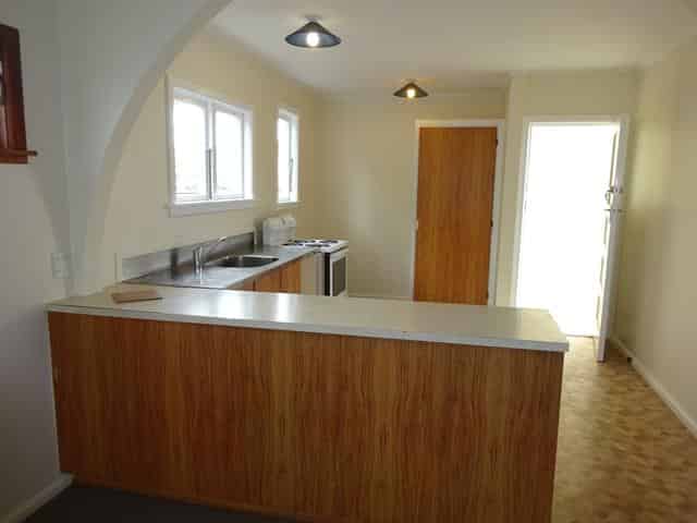 911 Clive Street, Akina