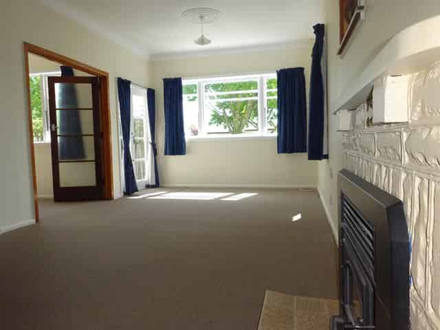 911 Clive Street, Akina