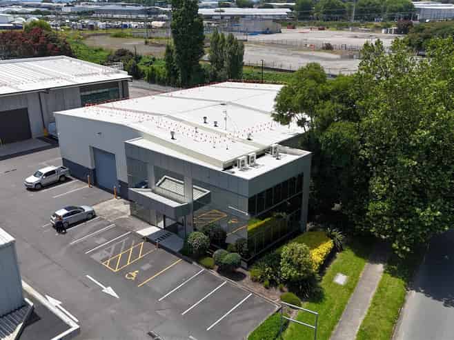 CBRE | Dual Access Warehouse in Prime Location