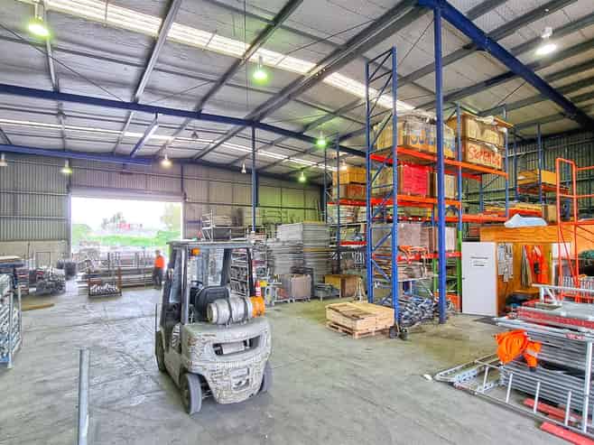 CBRE | Dual Access Warehouse in Prime Location