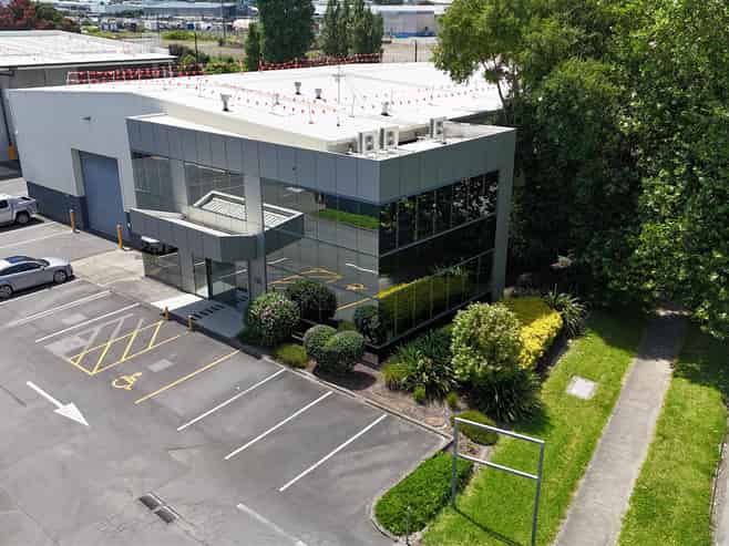 CBRE | Dual Access Warehouse in Prime Location