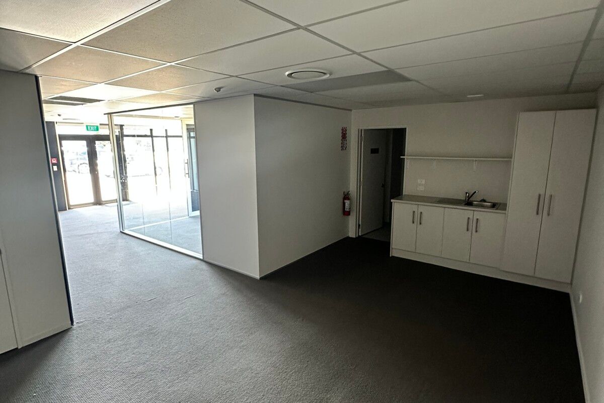 Tidy Office, In Industrial Zoned Location – pohled 4