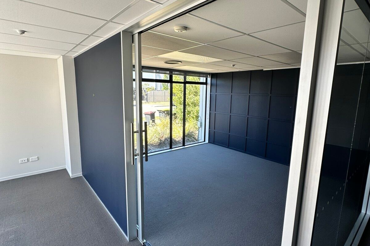 Tidy Office, In Industrial Zoned Location – pohled 3
