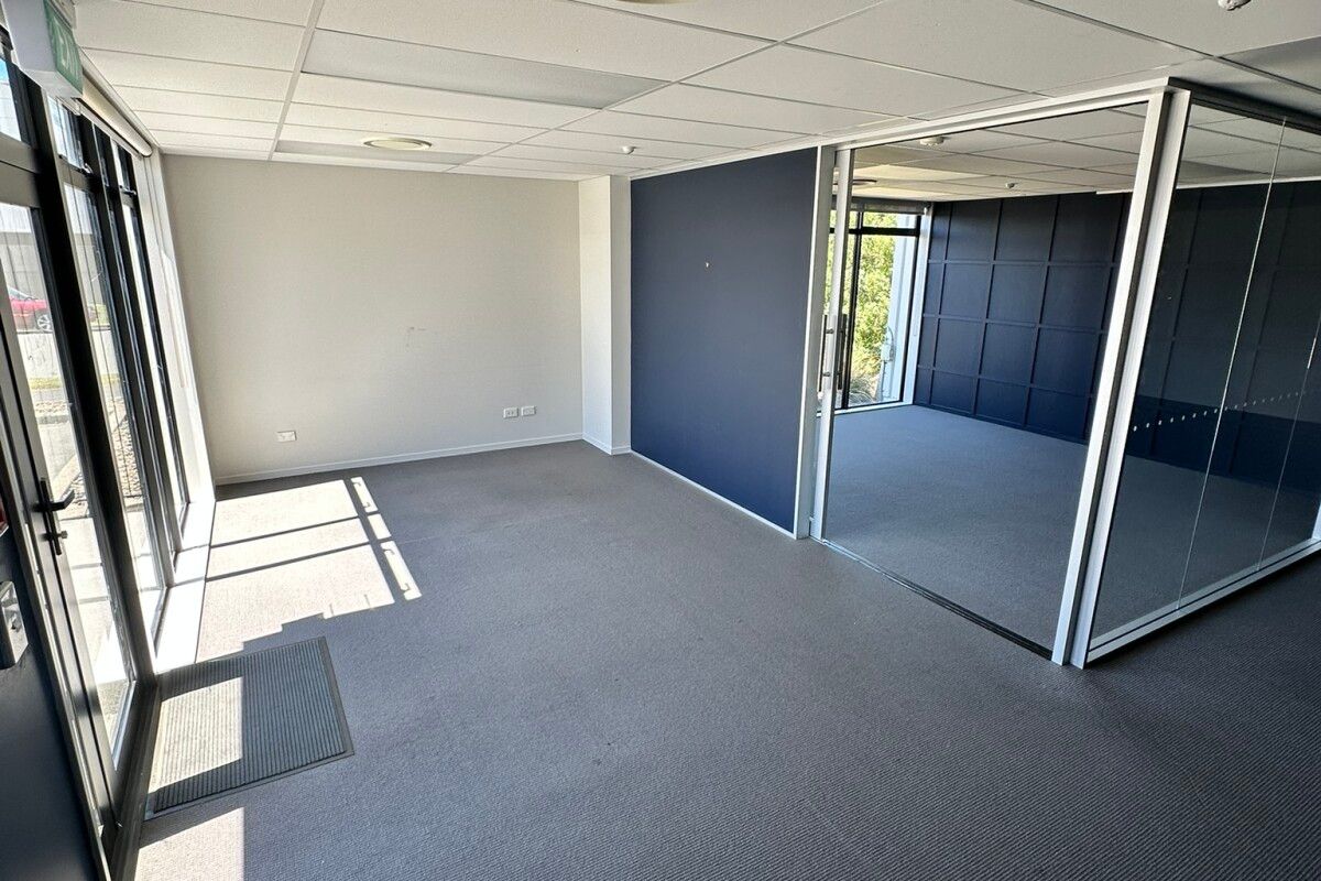 Tidy Office, In Industrial Zoned Location – pohled 2