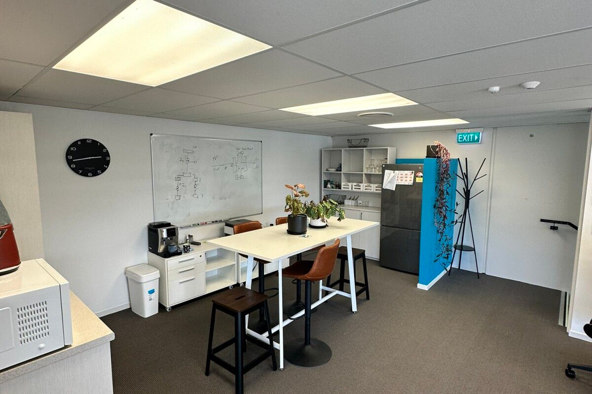 Tidy Office, In Industrial Zoned Location – další