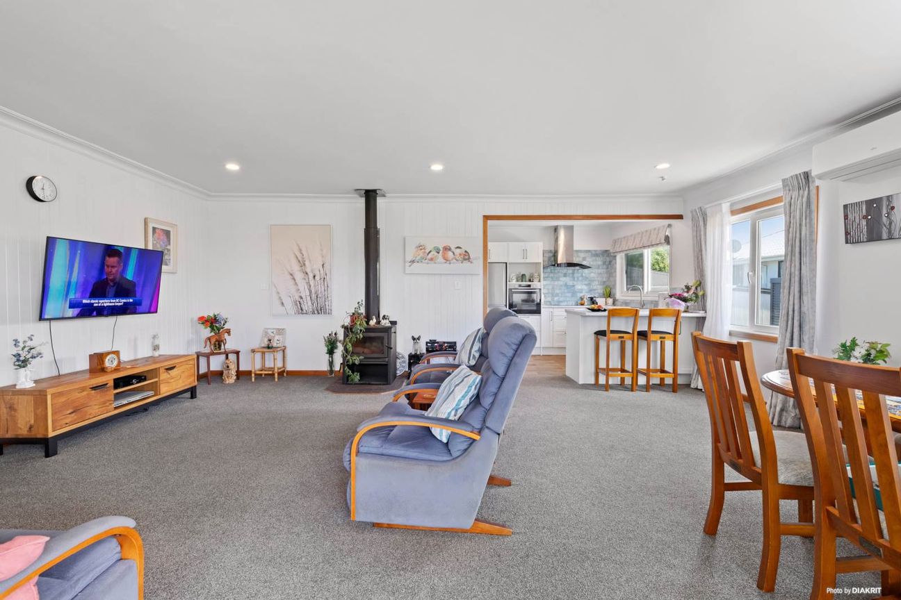VENDORS HAVE MOVED – THIS HOME MUST BE SOLD! - Mai multe