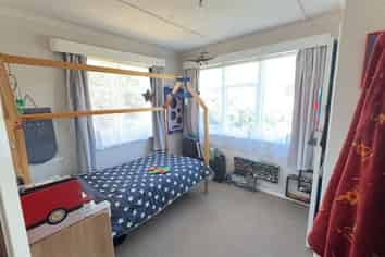 35 Hadfield Cresent, College Estate