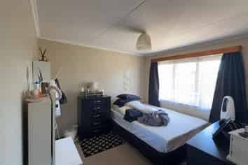 35 Hadfield Cresent, College Estate