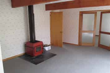 44F Woodend Road, Woodend