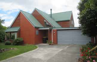 44F Woodend Road, Woodend