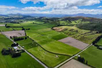 200 Caroline Valley Road, Caroline