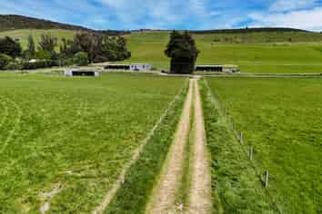 200 Caroline Valley Road, Caroline