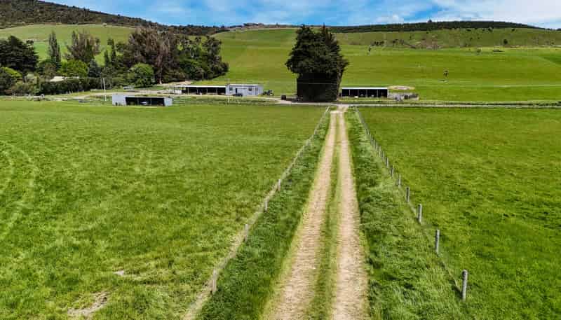 200 Caroline Valley Road, Caroline