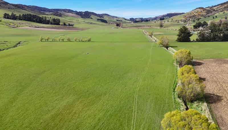 200 Caroline Valley Road, Caroline