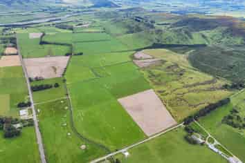 200 Caroline Valley Road, Caroline