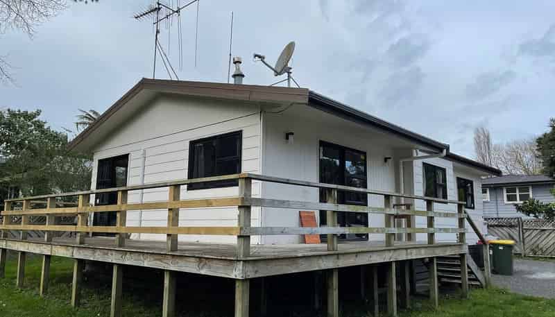 12 Manor Place, Bader