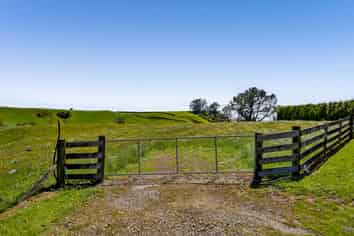 32C Bird Road, Egmont National Park