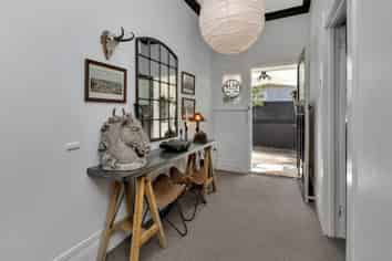 16 Donald Street, Regent