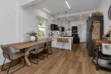 16 Donald Street, Regent