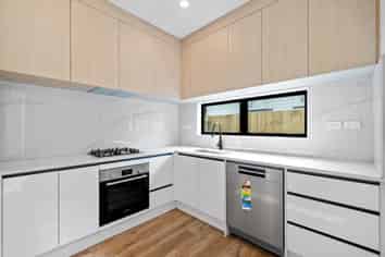 2/31 Mcleod Road, Weymouth