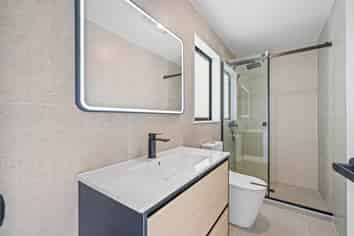 2/31 Mcleod Road, Weymouth