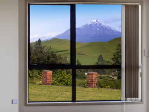 801 Bird Road, Pukengahu