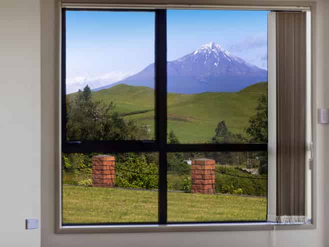 801 Bird Road, Pukengahu