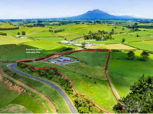 801 Bird Road, Pukengahu