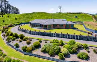 801 Bird Road, Pukengahu