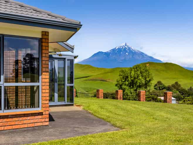 801 Bird Road, Pukengahu