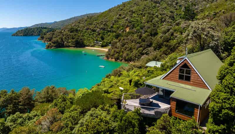 2069 Queen Charlotte Drive, Admiralty Bay