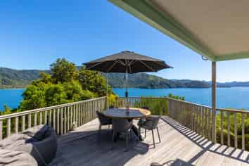 2069 Queen Charlotte Drive, Queen Charlotte Sound