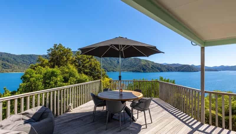 2069 Queen Charlotte Drive, Queen Charlotte Sound