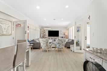 25 Great South Road, Papatoetoe