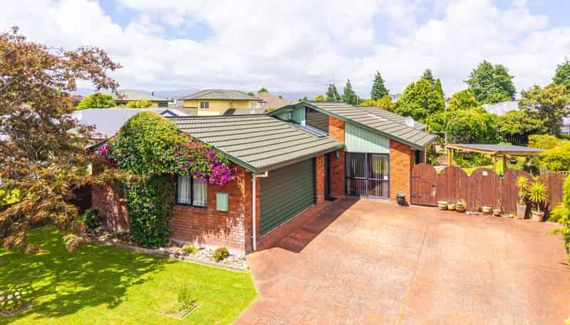 61 Clarke Avenue, Highbury