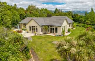 96 Totara View Road, WAKEFIELD