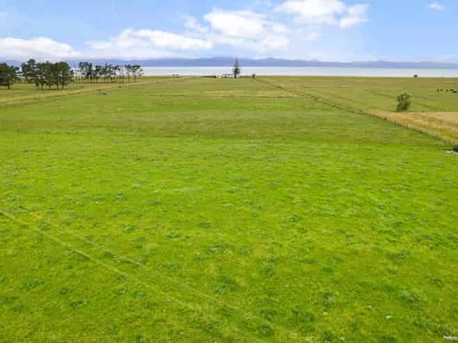 587 East Coast Road, Kaiaua