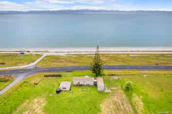 587 East Coast Road, Kaiaua
