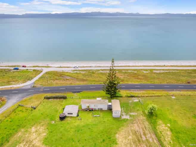 587 East Coast Road, Kaiaua