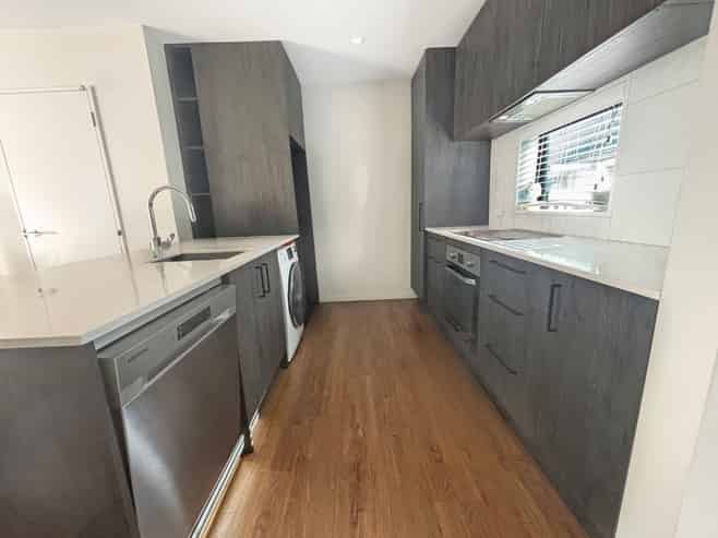 2/323 Lincoln Road , Addington